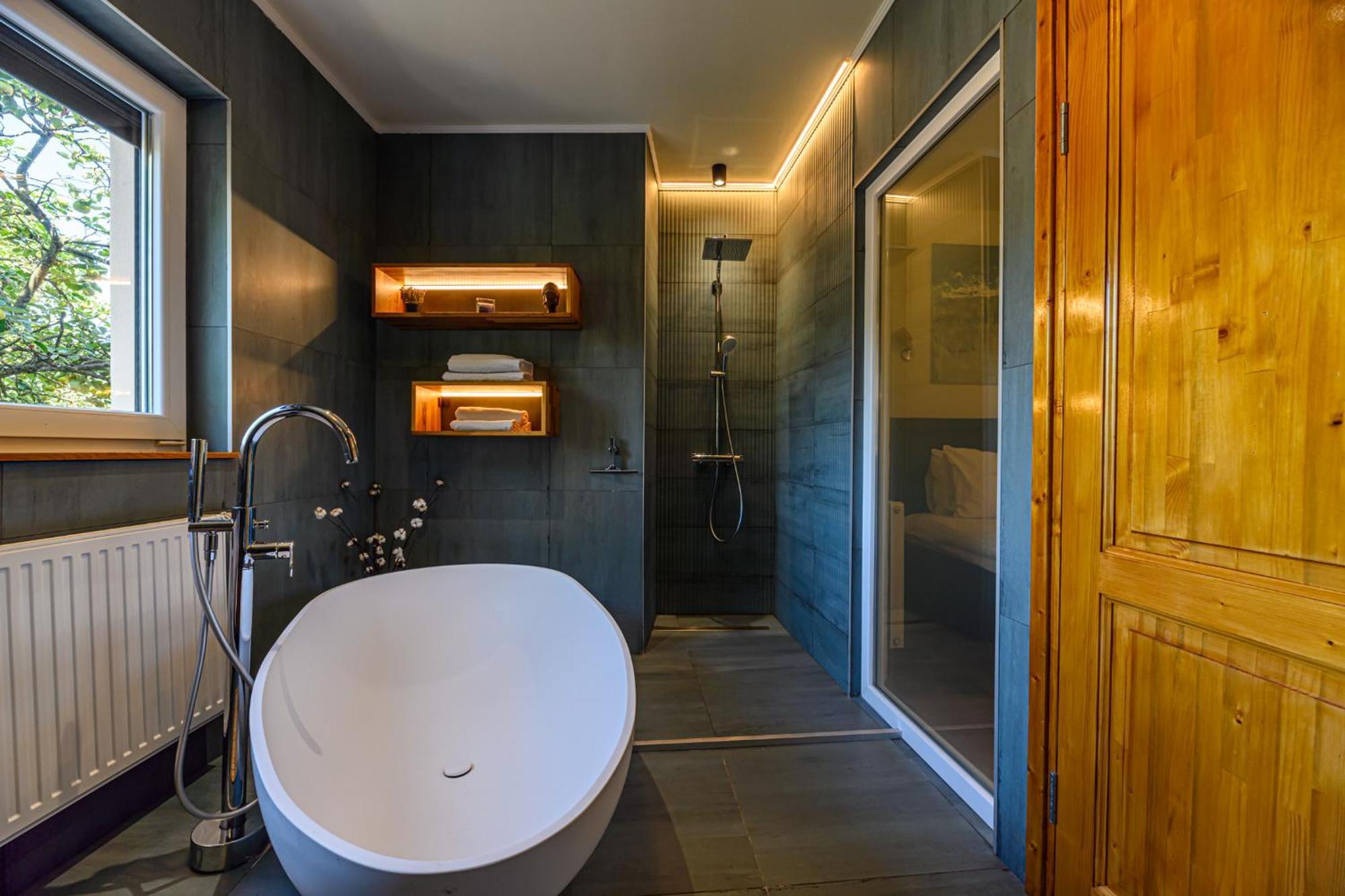 Lagom - Hot Tub Hideout Брашов Екстер'єр фото