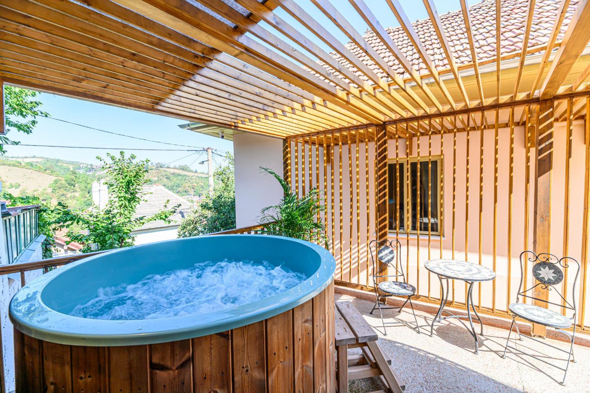 Lagom - Hot Tub Hideout Брашов Екстер'єр фото